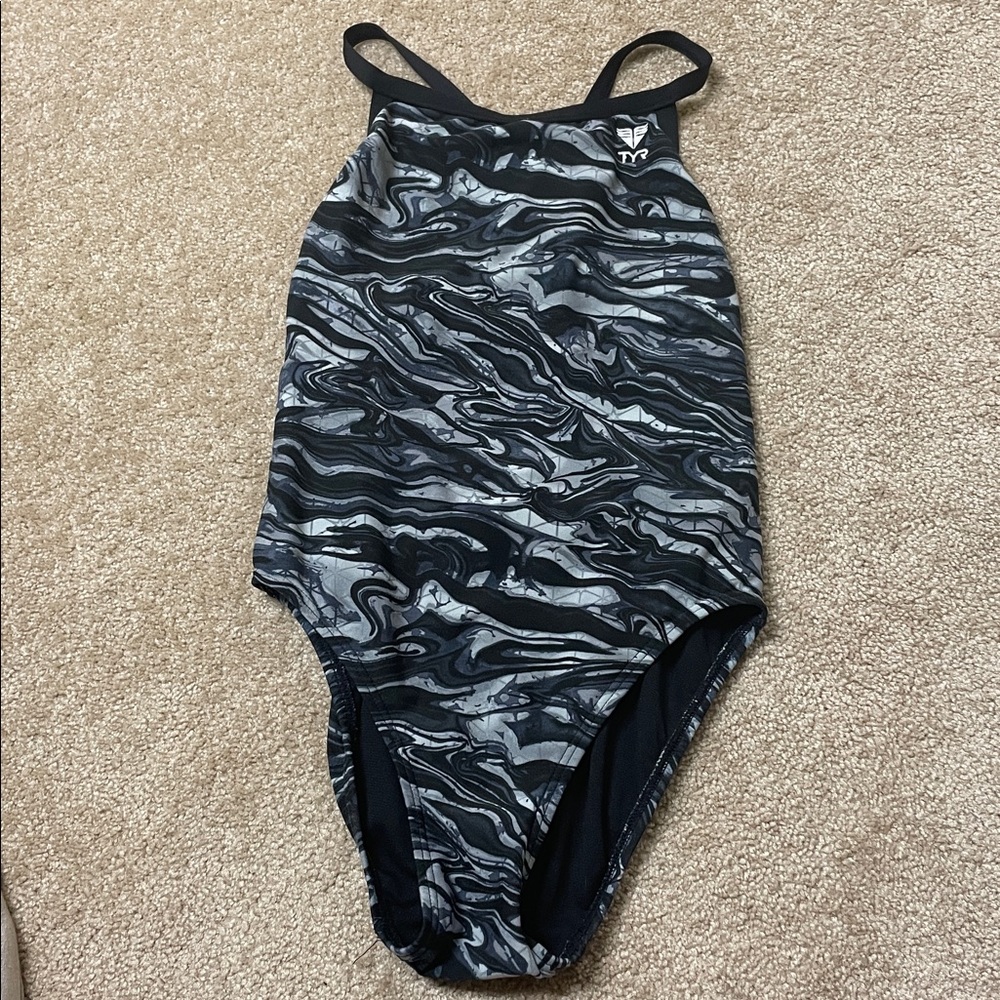 TYR Women’s Diamond Fit Swimsuit Size 30